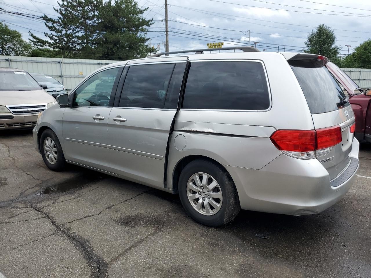 2008 Honda Odyssey - Image 2