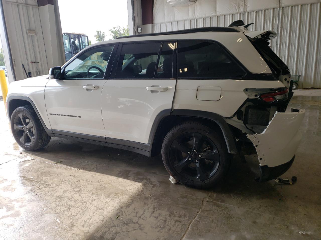 1C4RJHBG0RC169167 2024 JEEP GRAND CHEROKEE - Image 2