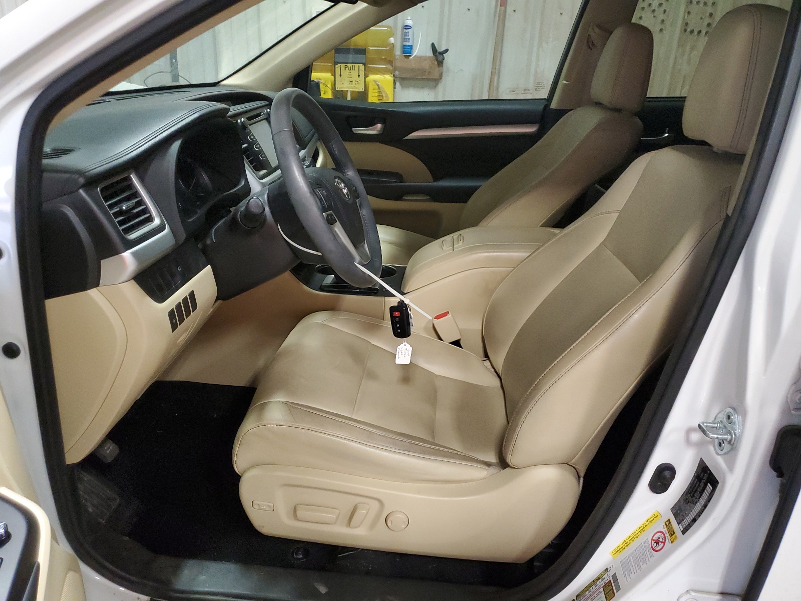 5TDKKRFH8GS168075 2016 Toyota Highlander Xle