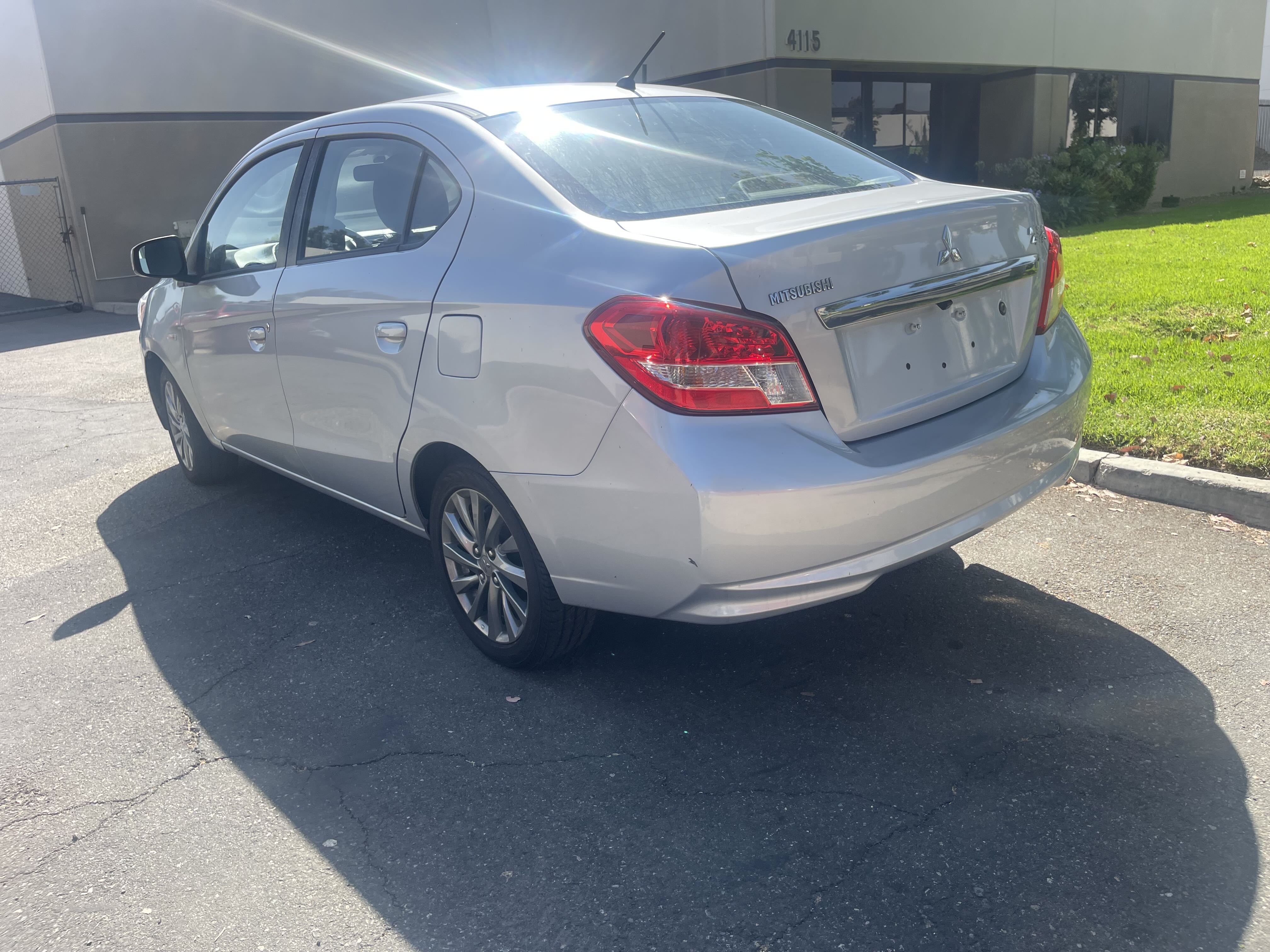 2018 Mitsubishi Mirage G4 Es vin: ML32F3FJ0JHF02783