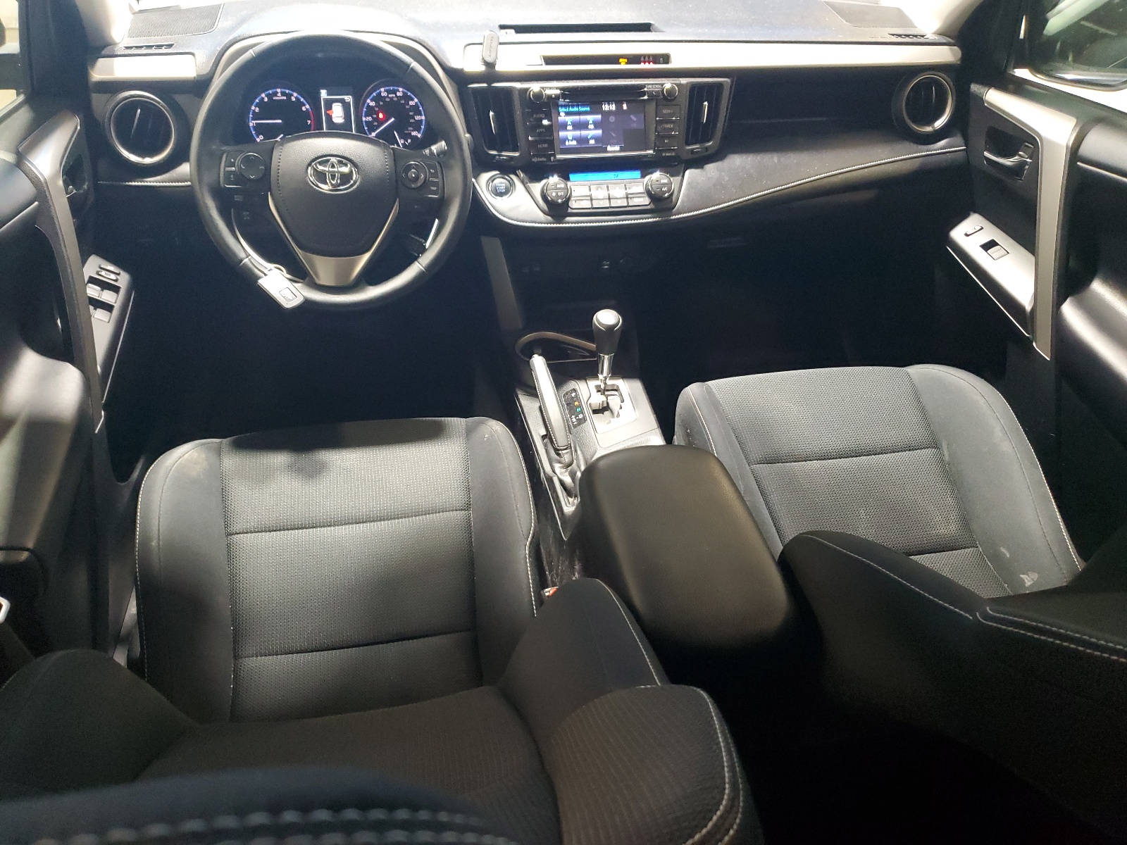 2T3RFREV4HW675419 2017 Toyota Rav4 Xle