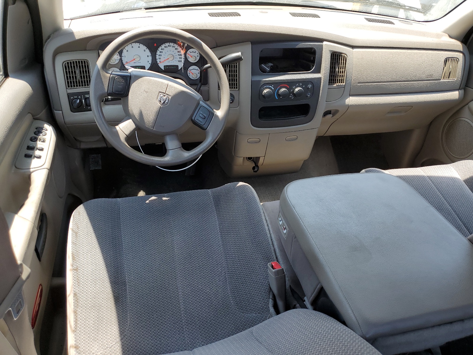 1D7HA18NX4S669429 2004 Dodge Ram 1500 St