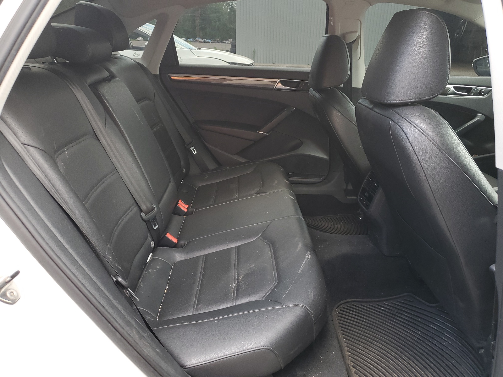 1VWBT7A34HC017344 2017 Volkswagen Passat Se