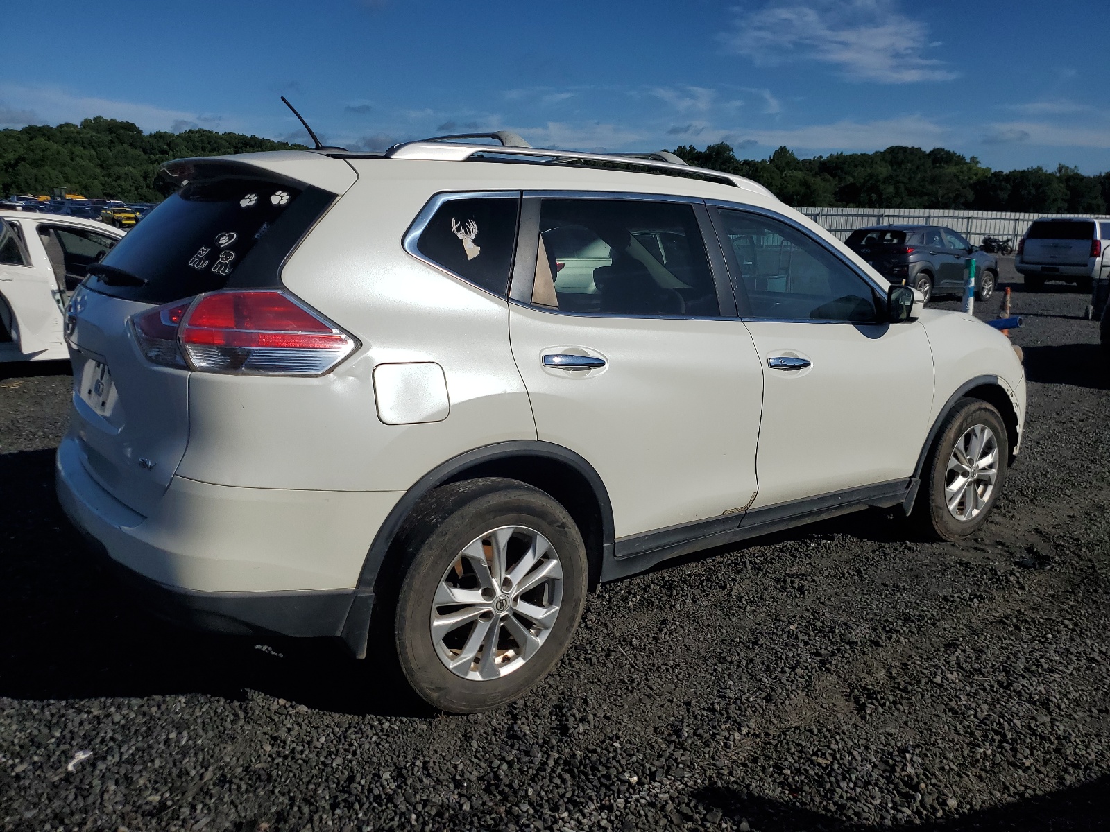 2015 Nissan Rogue S vin: KNMAT2MT3FP564396