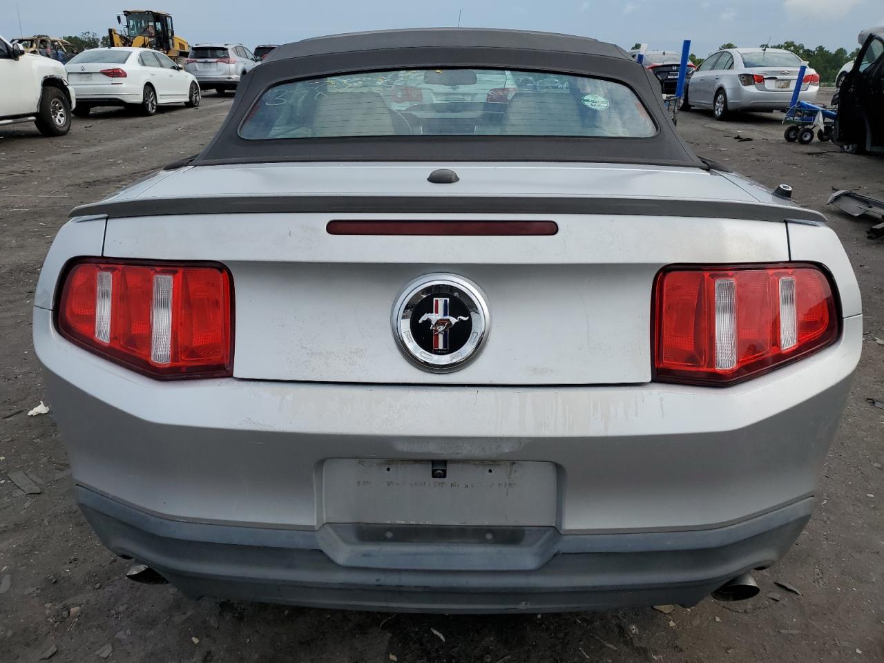 1ZVBP8EM0B5126506 2011 Ford Mustang