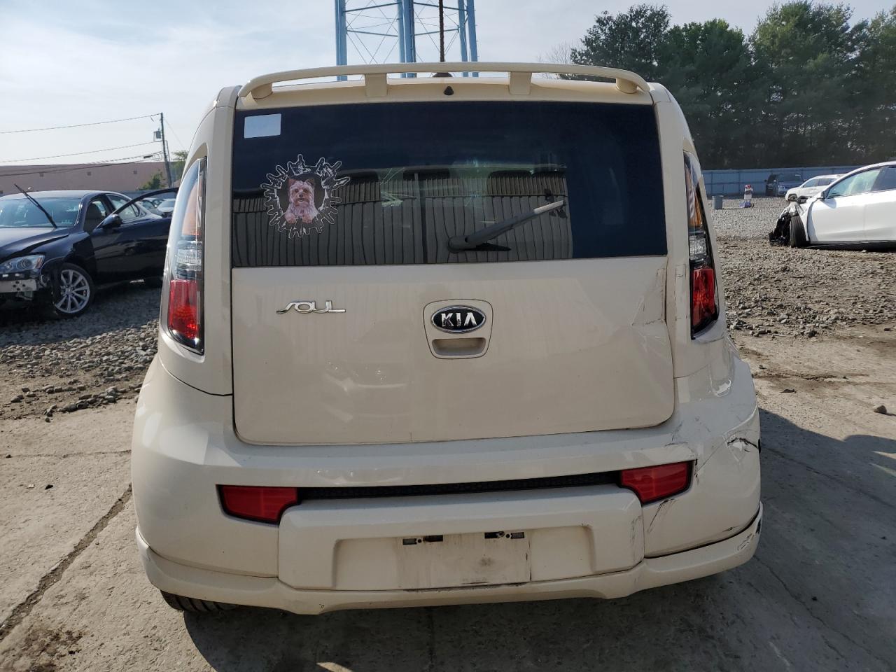 2011 Kia Soul + VIN: KNDJT2A25B7722064 Lot: 62084964