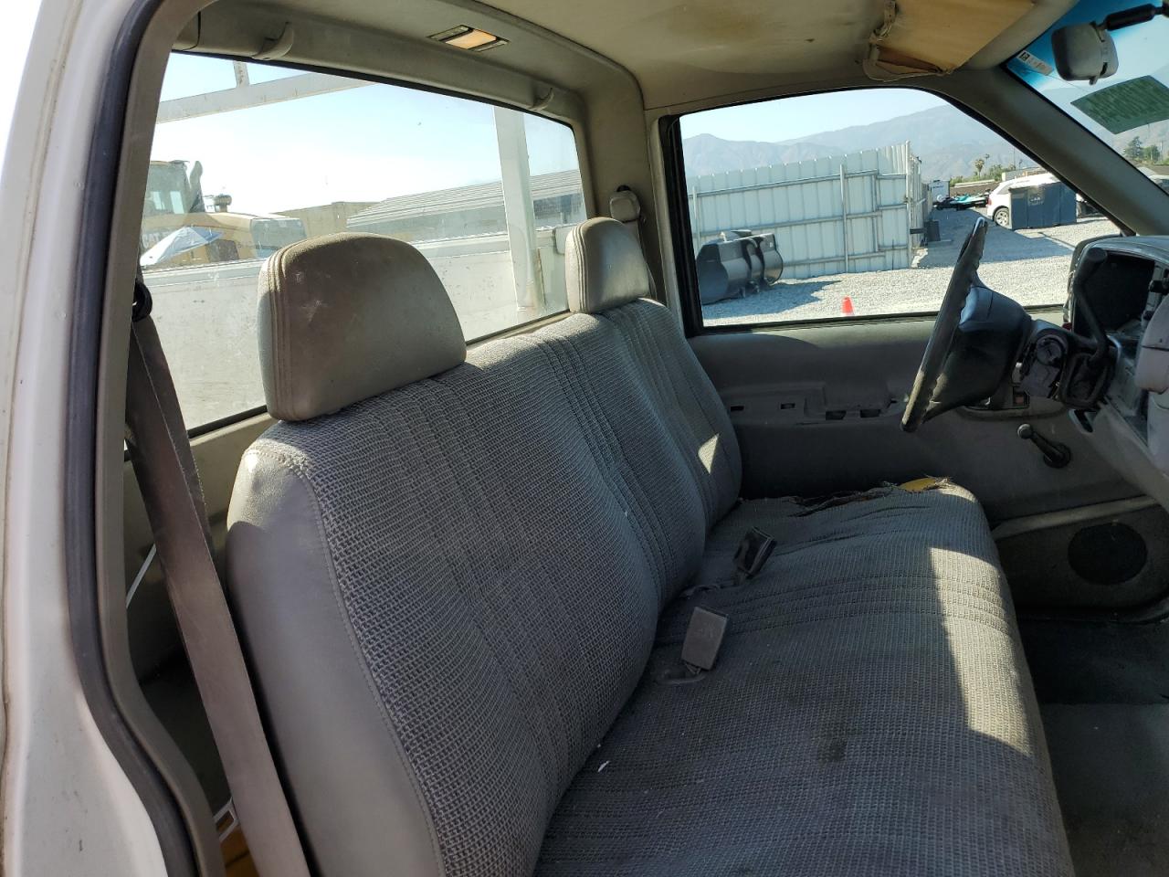 2000 Chevrolet Gmt-400 C2500 VIN: 1GCGC24R2YR112705 Lot: 61428604