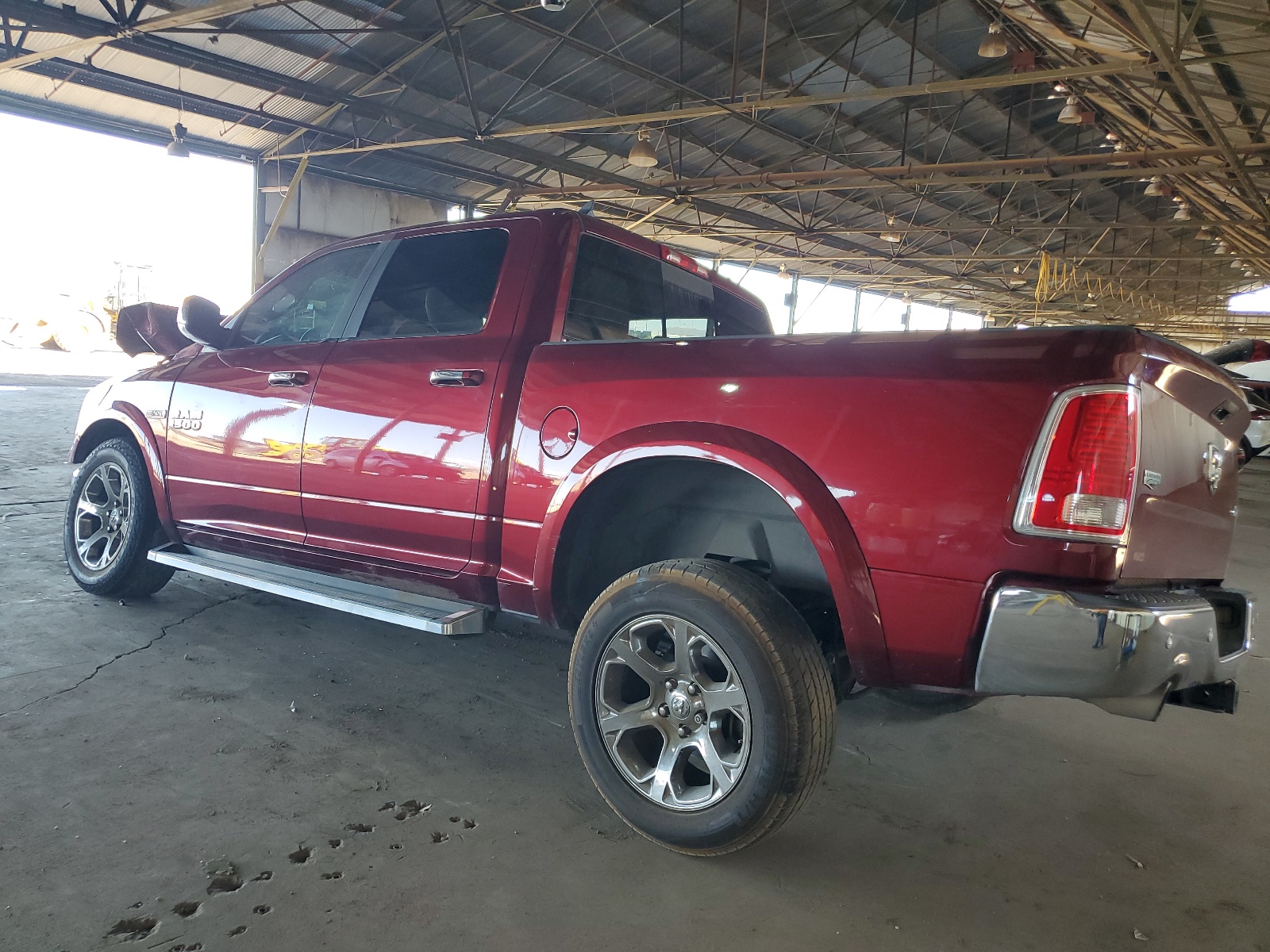 2018 Ram 1500 Laramie vin: 1C6RR7NM8JS259057