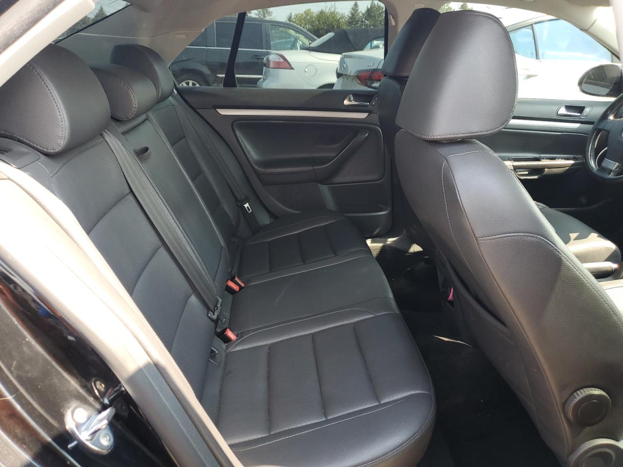 2009 Volkswagen Jetta - Image 10