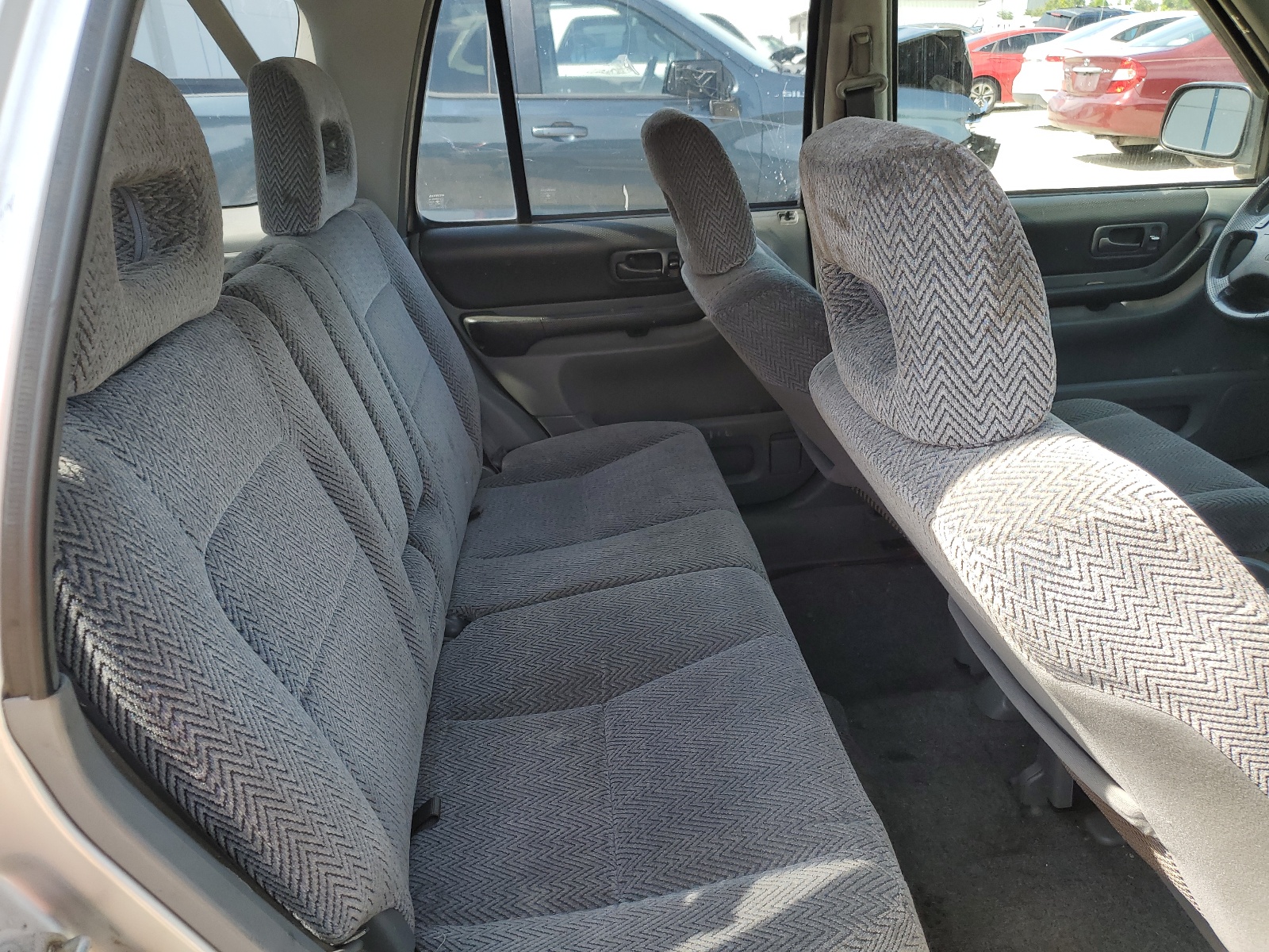 JHLRD1847VC043882 1997 Honda Cr-V Lx