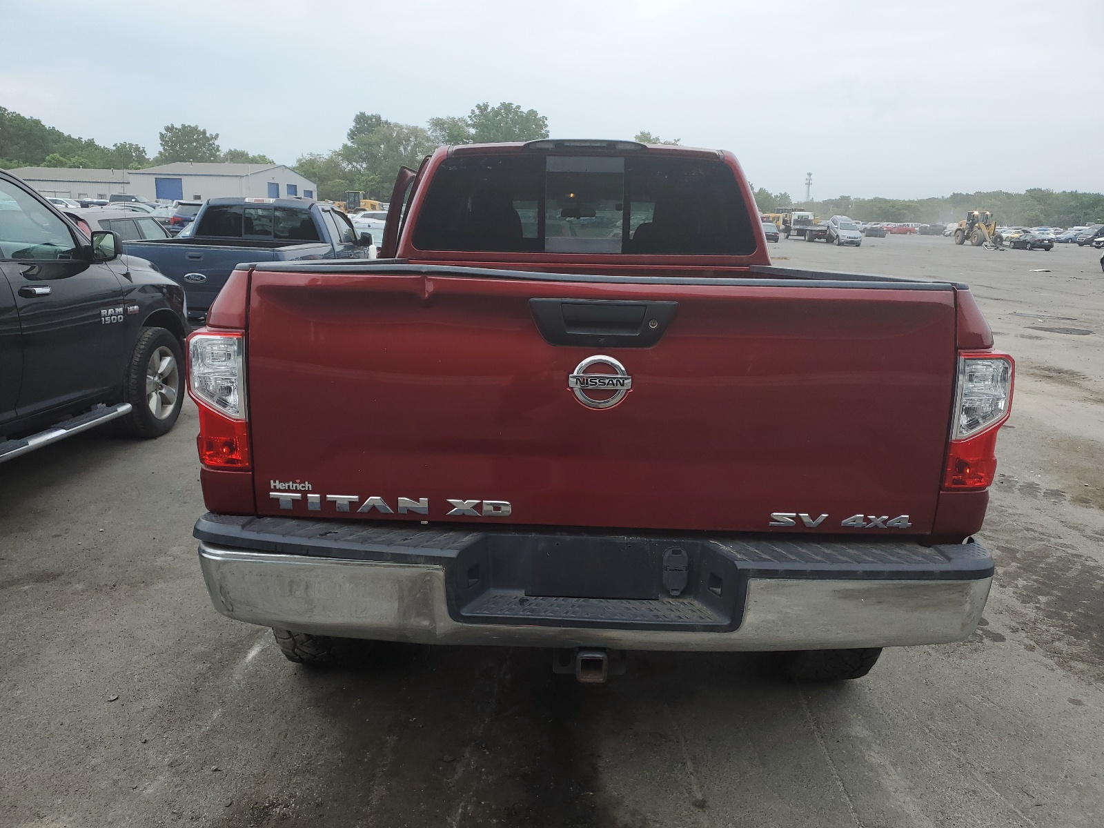 1N6AA1F33JN527573 2018 Nissan Titan Xd S