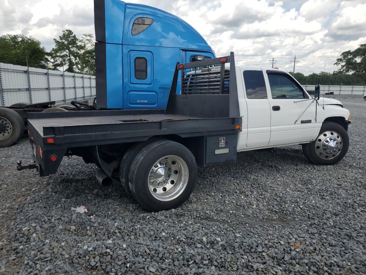 2000 Dodge Ram 3500 VIN: 1B7MC3369YJ115812 Lot: 64052494