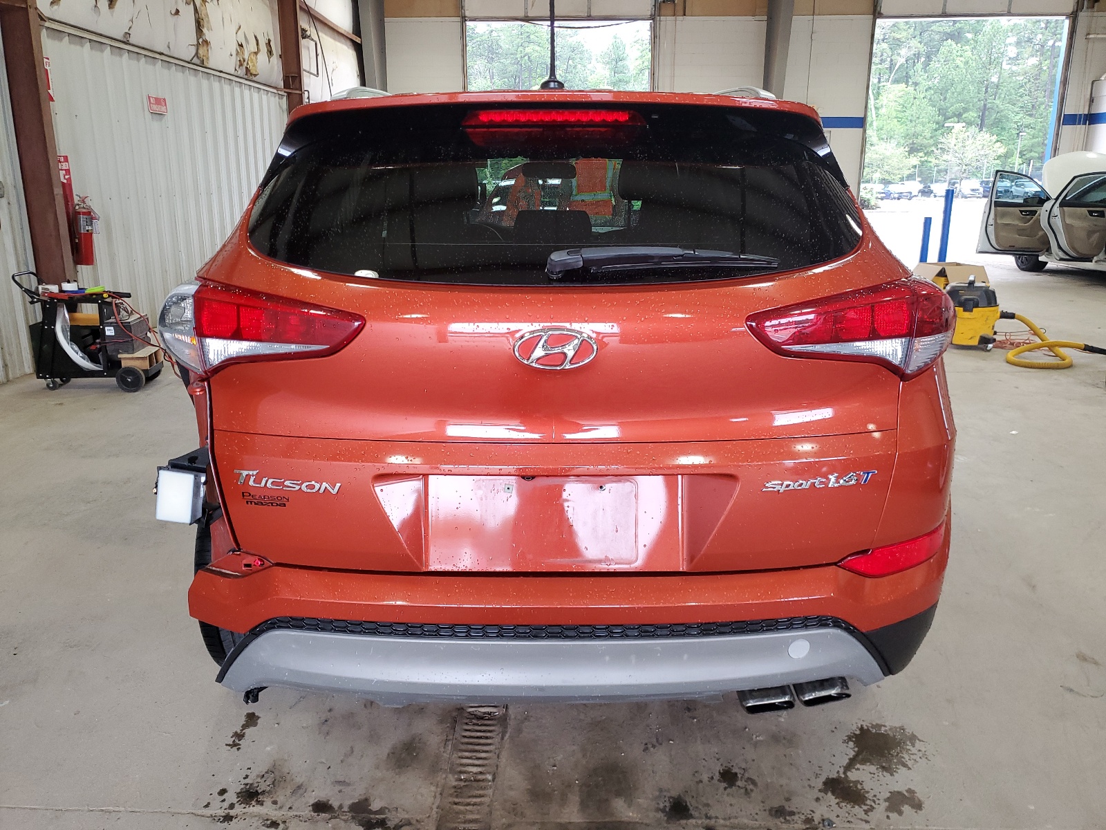 KM8J33A25HU323781 2017 Hyundai Tucson Limited