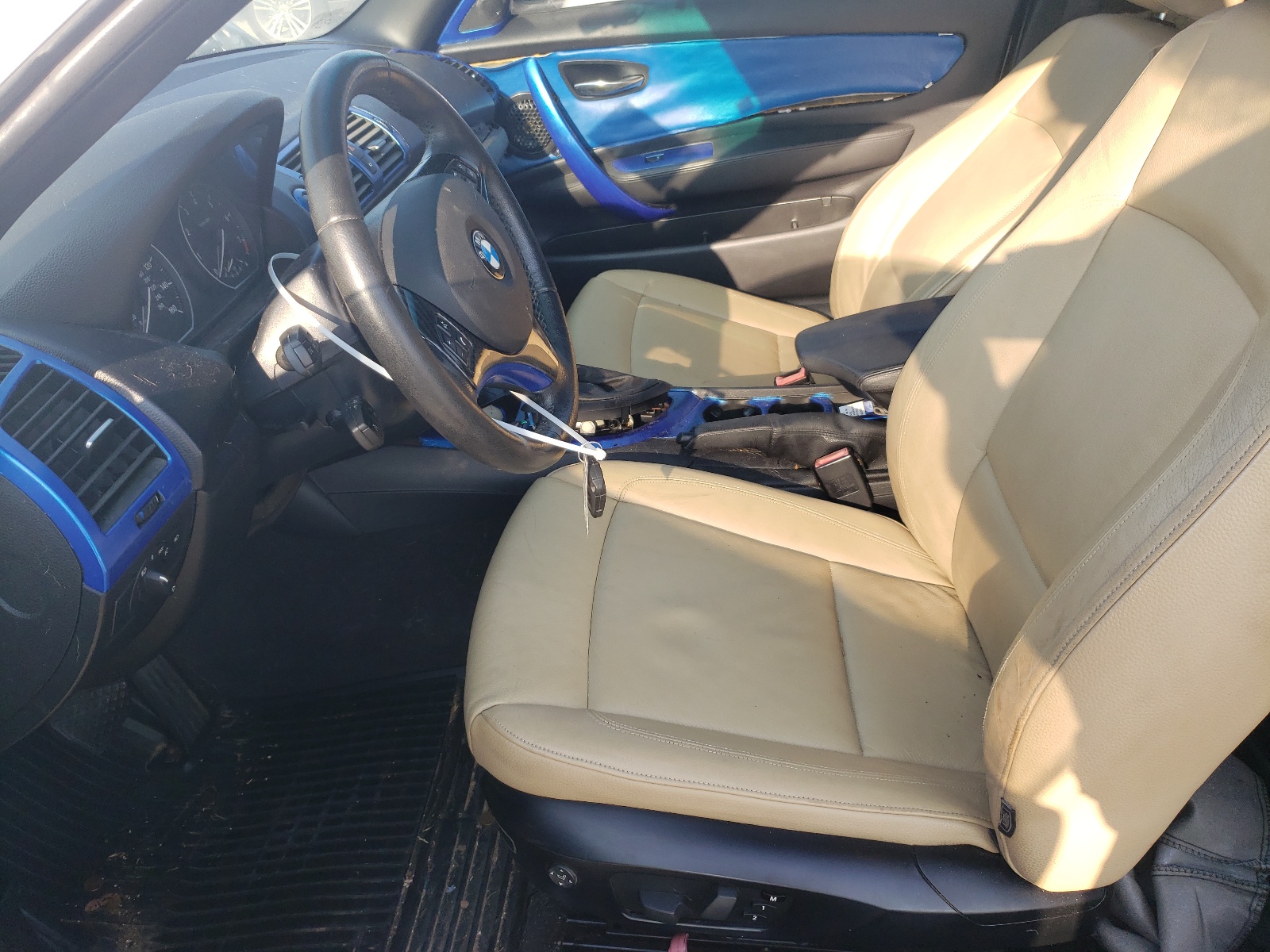 WBAUN1C55BVH83385 2011 BMW 128 I