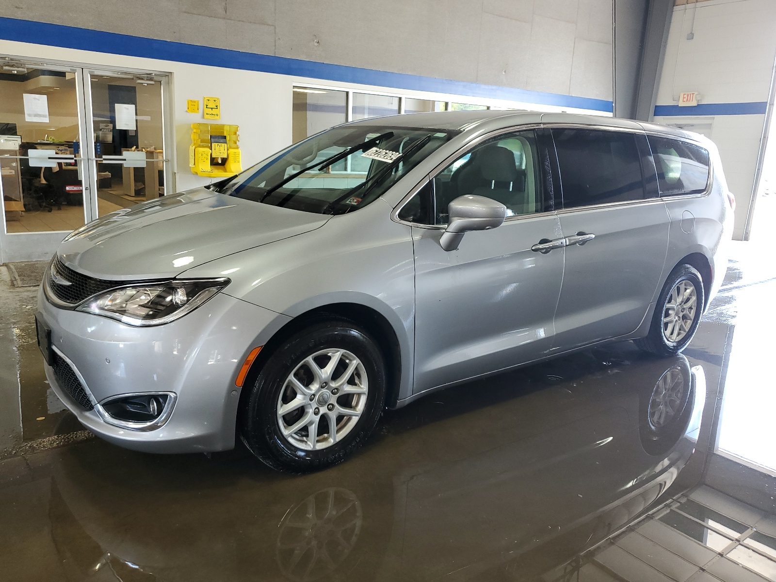 2020 Chrysler Pacifica Touring vin: 2C4RC1FG6LR128293