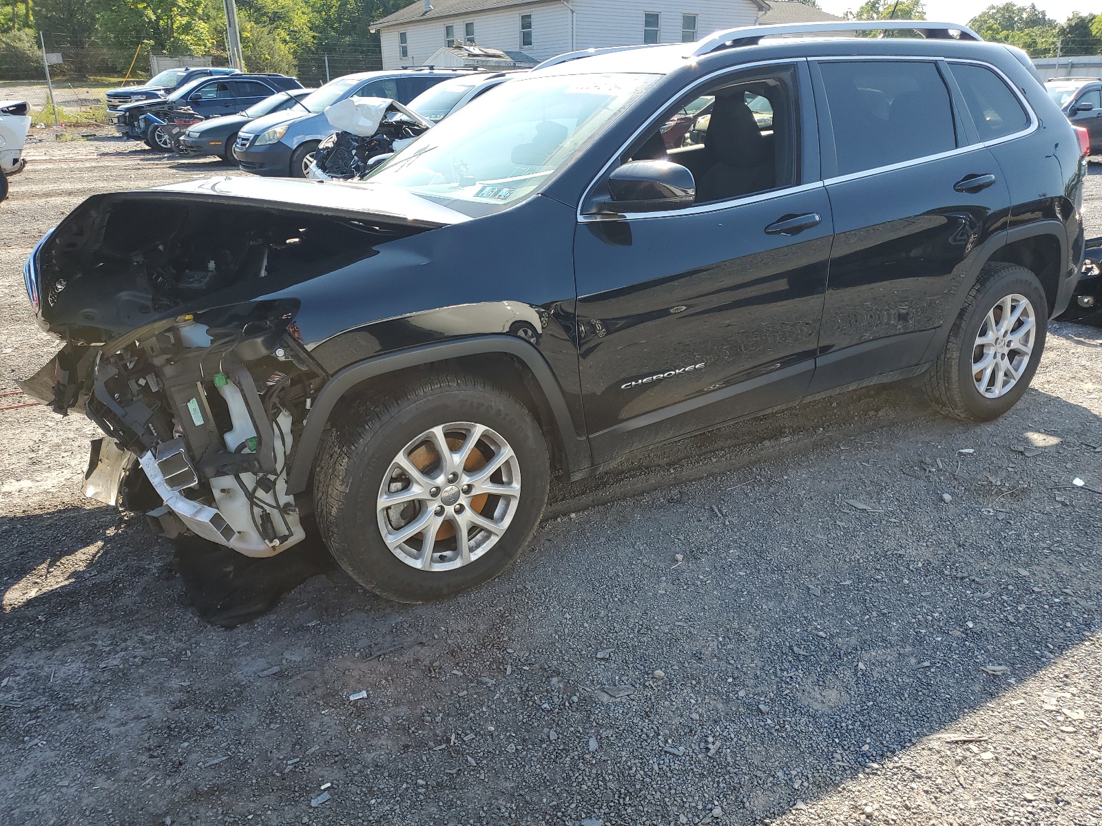 2017 Jeep Cherokee Latitude vin: 1C4PJMCB1HW513024