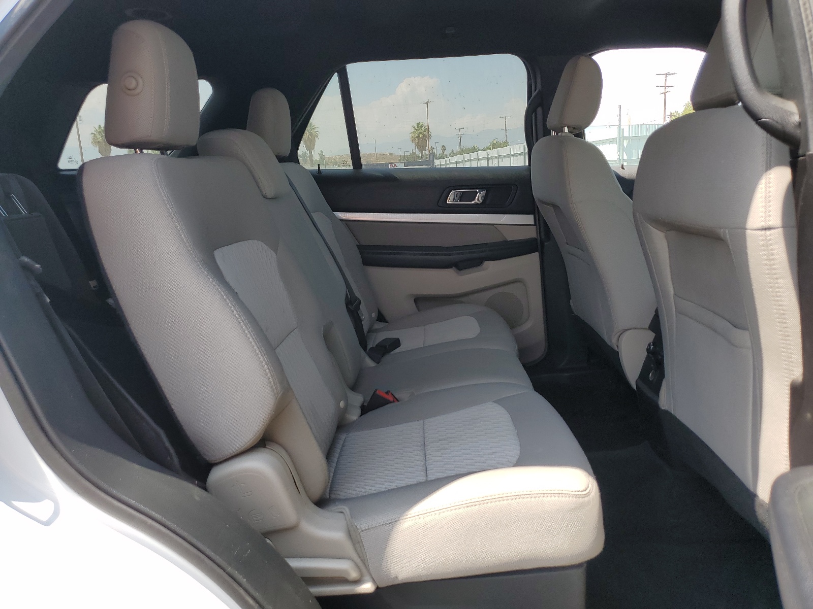 2018 Ford Explorer vin: 1FM5K7B82JGA99677