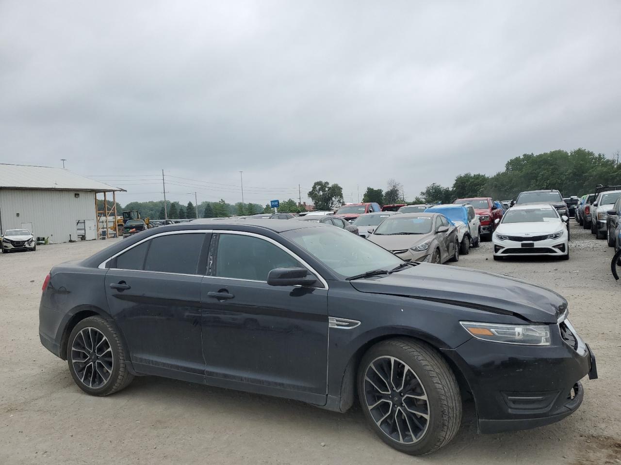 2017 Ford Taurus - Image 4
