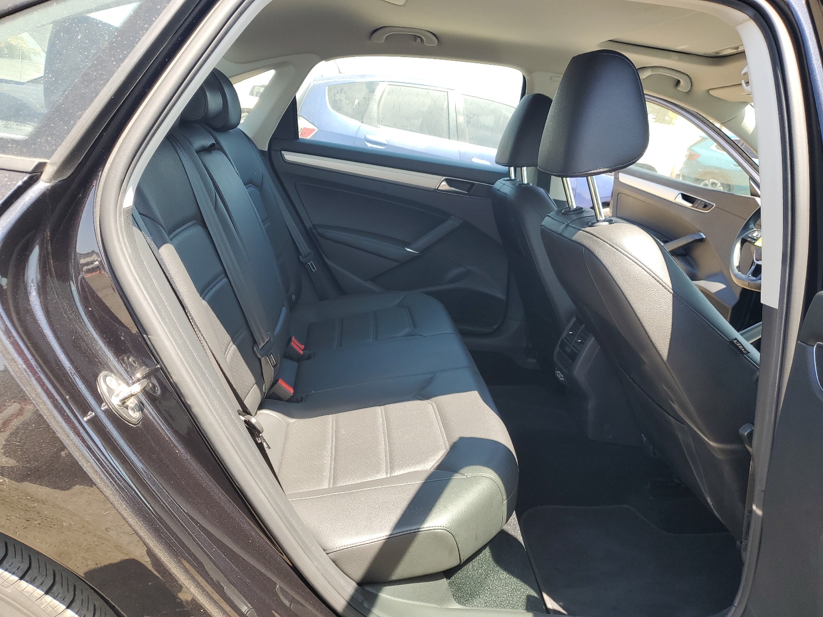 1VWLA7A37KC012317 2019 Volkswagen Passat Wolfsburg