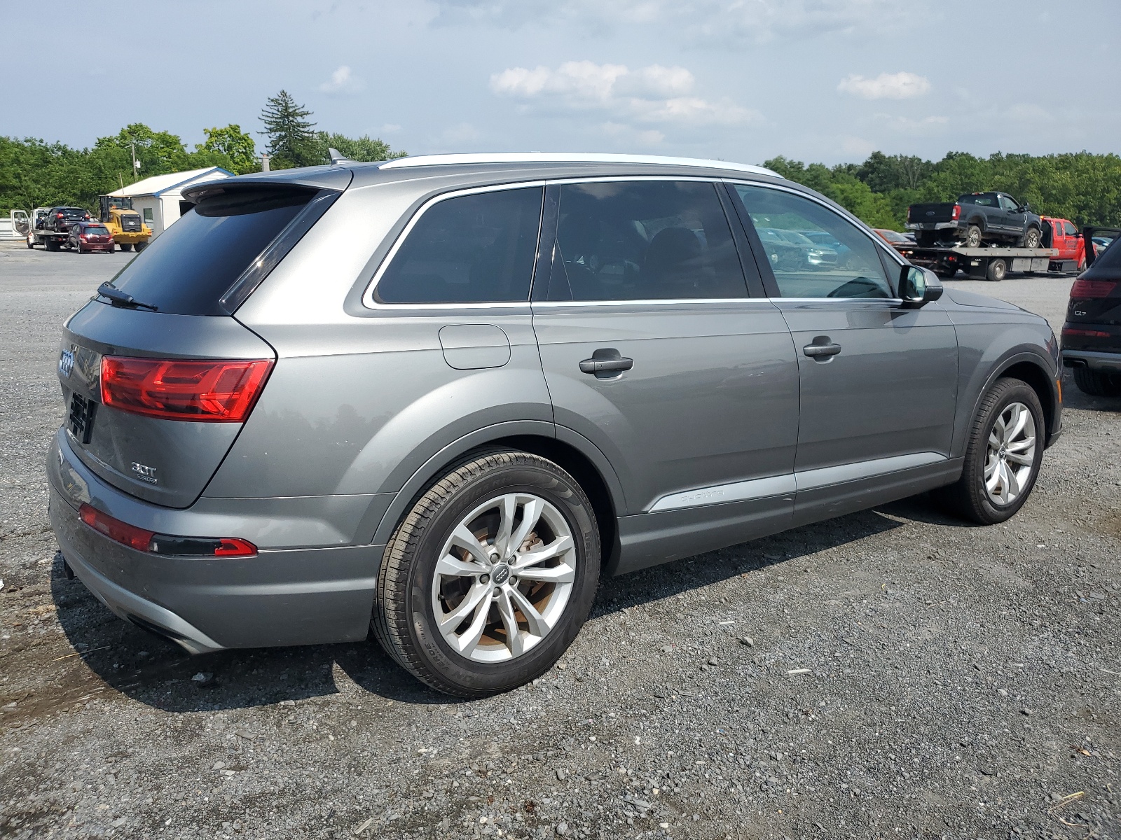 2017 Audi Q7 Premium Plus vin: WA1LAAF71HD028232