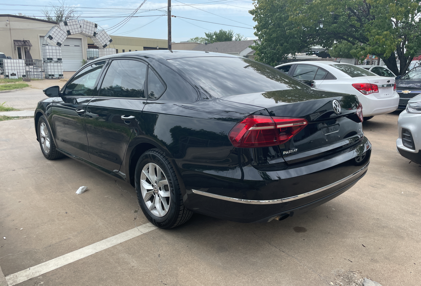 2018 Volkswagen Passat S vin: 1VWAA7A38JC003910