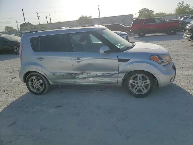 2011 Kia Soul + VIN: KNDJT2A20B7715913 Lot: 61515964