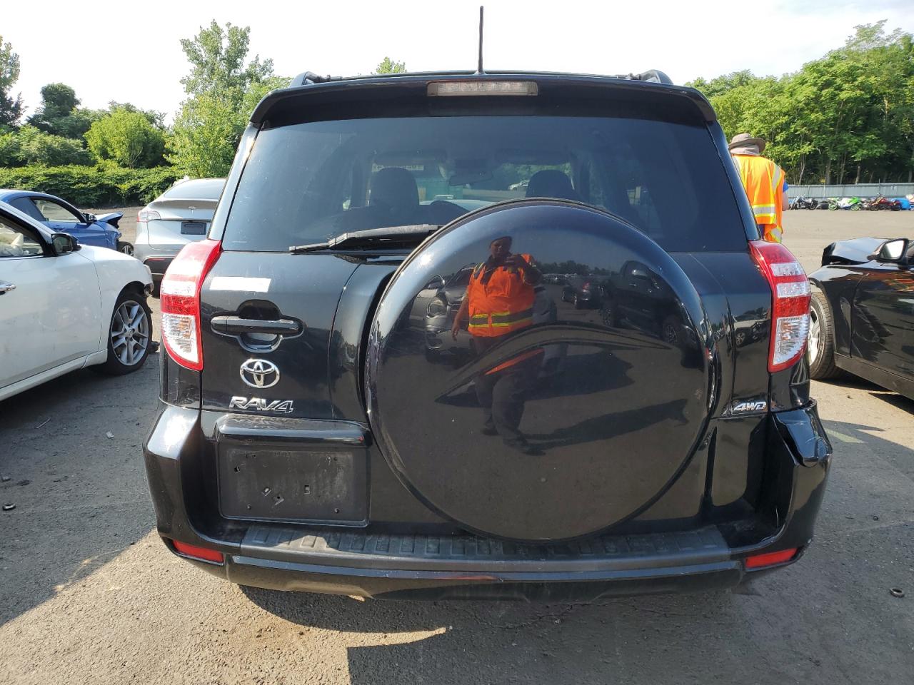 2T3BF4DV2BW093221 2011 Toyota Rav4