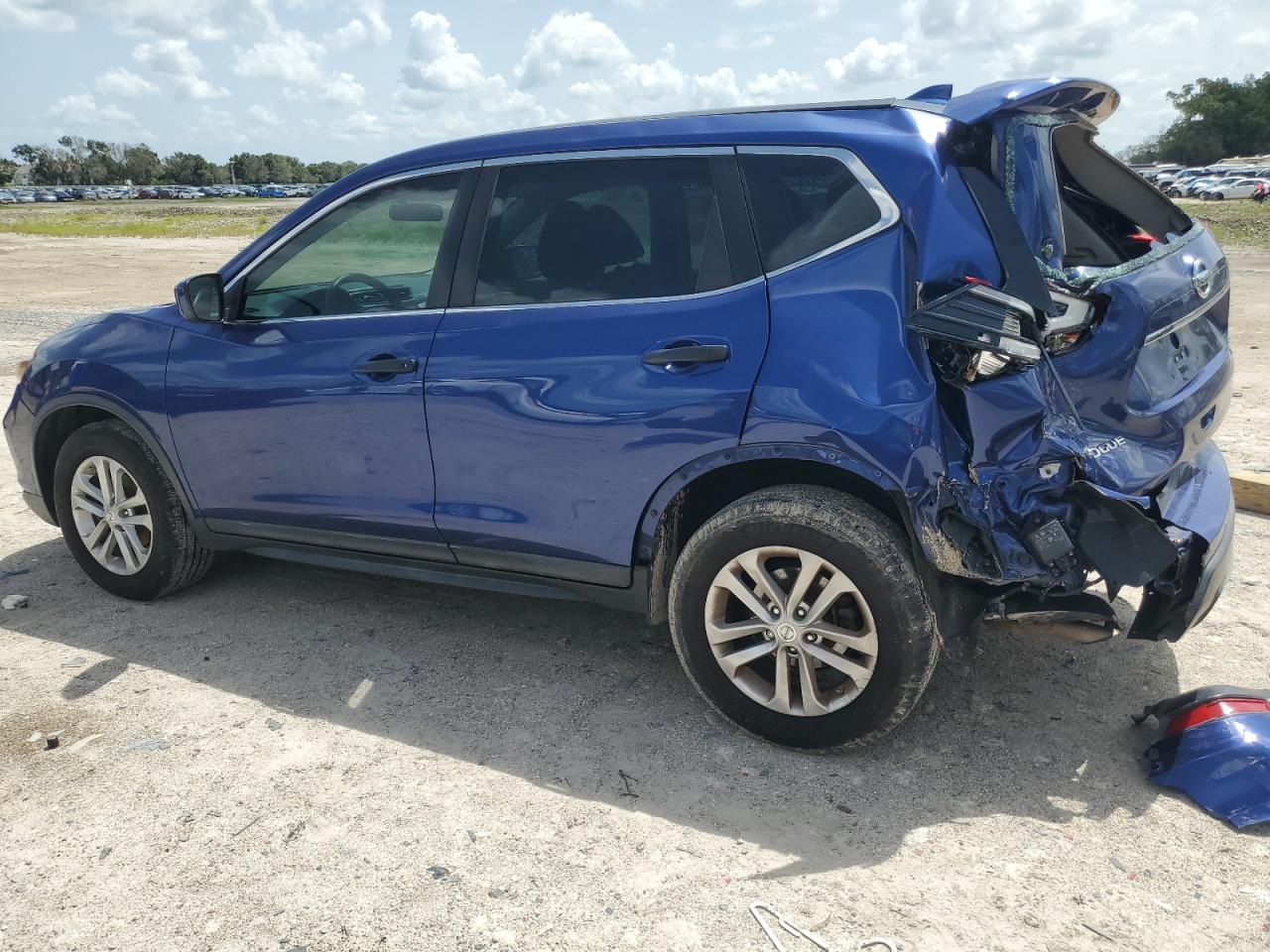 2018 Nissan Rogue - Image 2