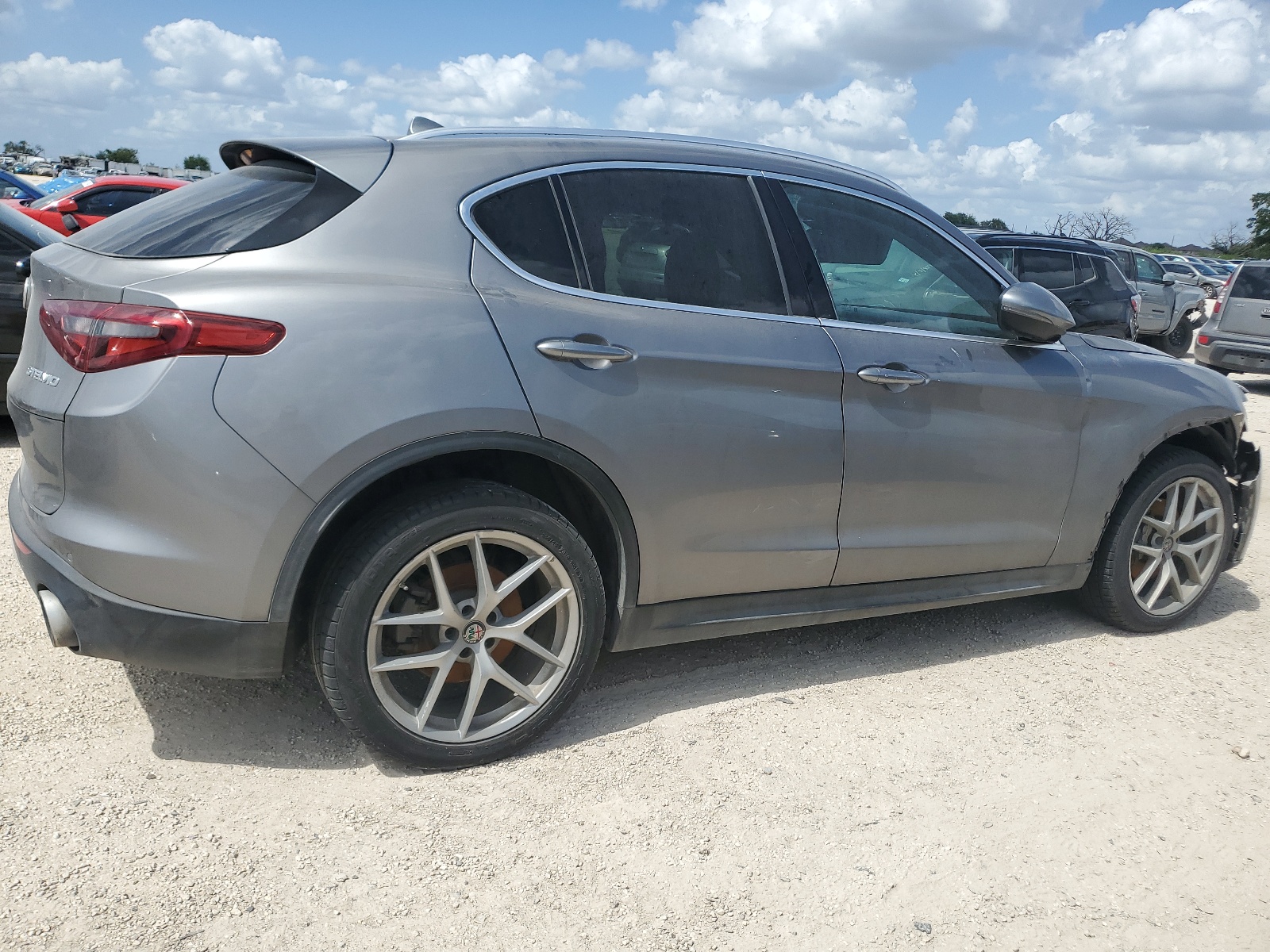 2018 Alfa Romeo Stelvio vin: ZASFAKAN9J7B88059