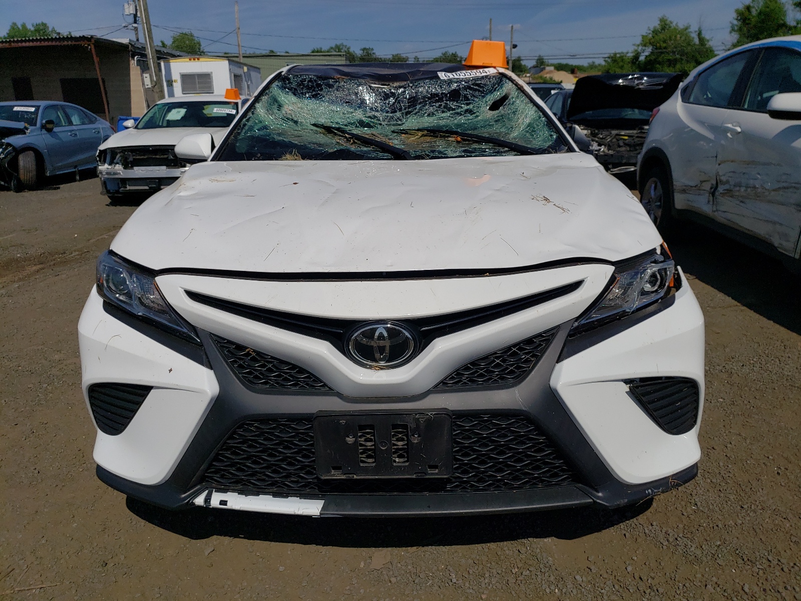 2018 Toyota Camry L vin: 4T1B11HK3JU647970