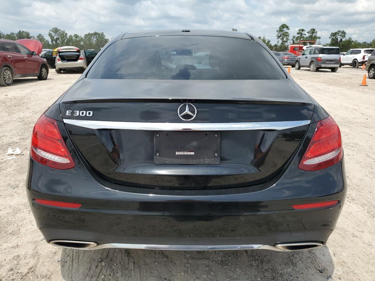 WDDZF4JB8KA587807 2019 Mercedes-Benz E 300