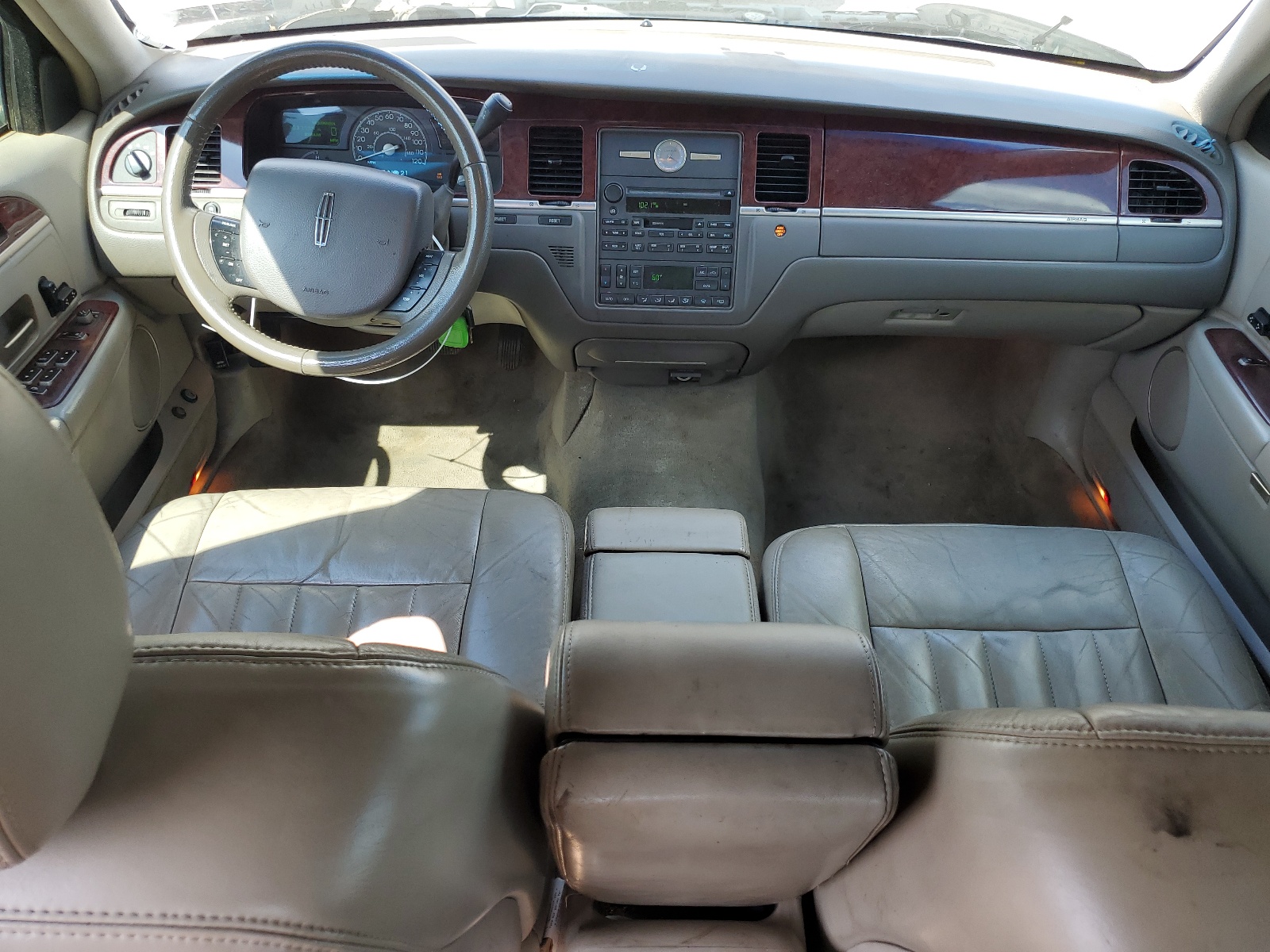 1LNHM81W65Y620218 2005 Lincoln Town Car Signature