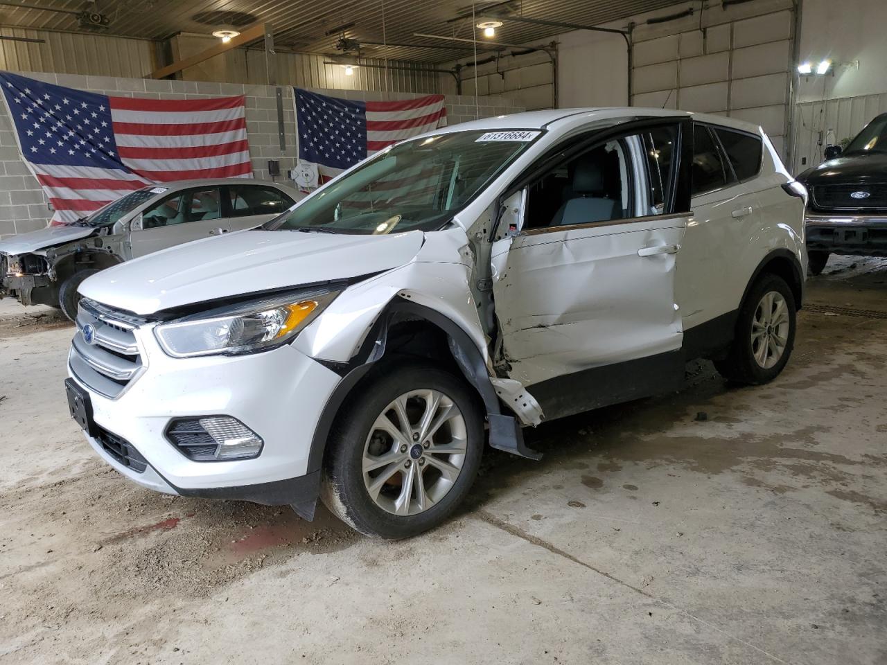 1FMCU0GD5HUC09518 2017 FORD ESCAPE - Image 1