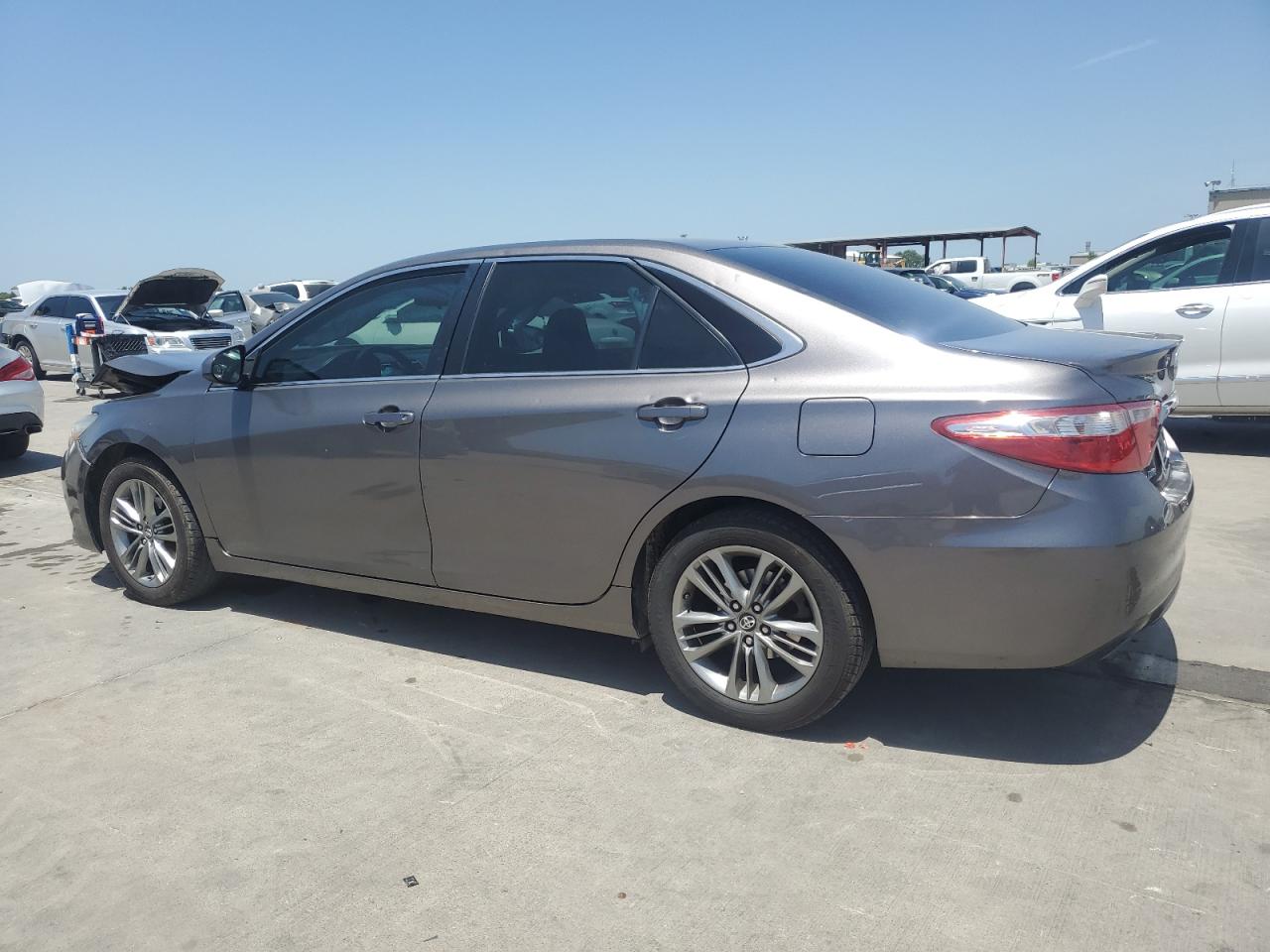 4T1BF1FK2HU729607 2017 TOYOTA CAMRY - Image 2