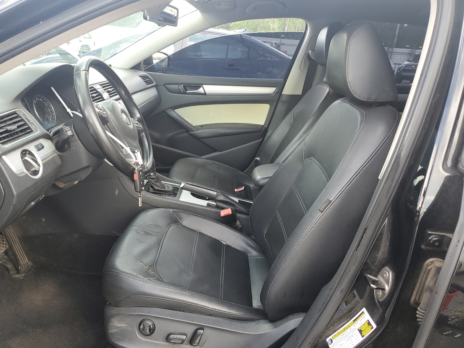 1VWBP7A32DC115058 2013 Volkswagen Passat Se