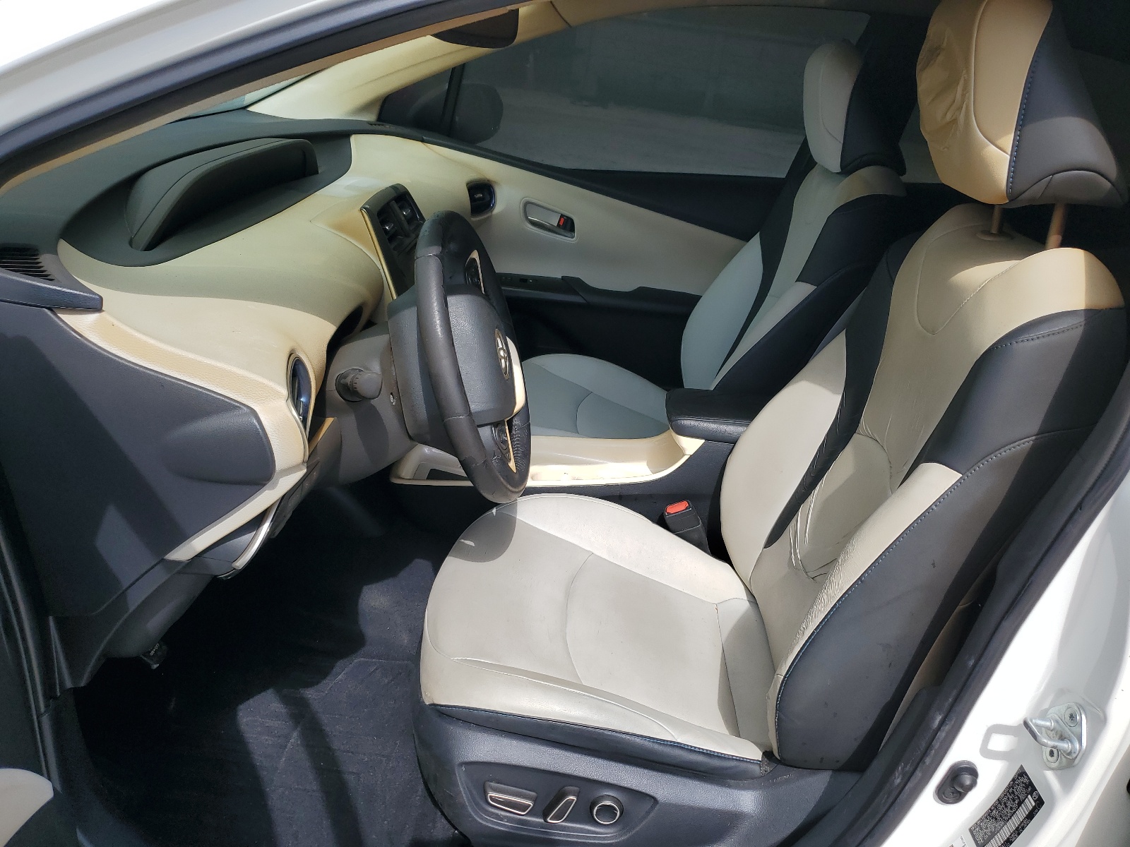 JTDKARFU5H3539003 2017 Toyota Prius