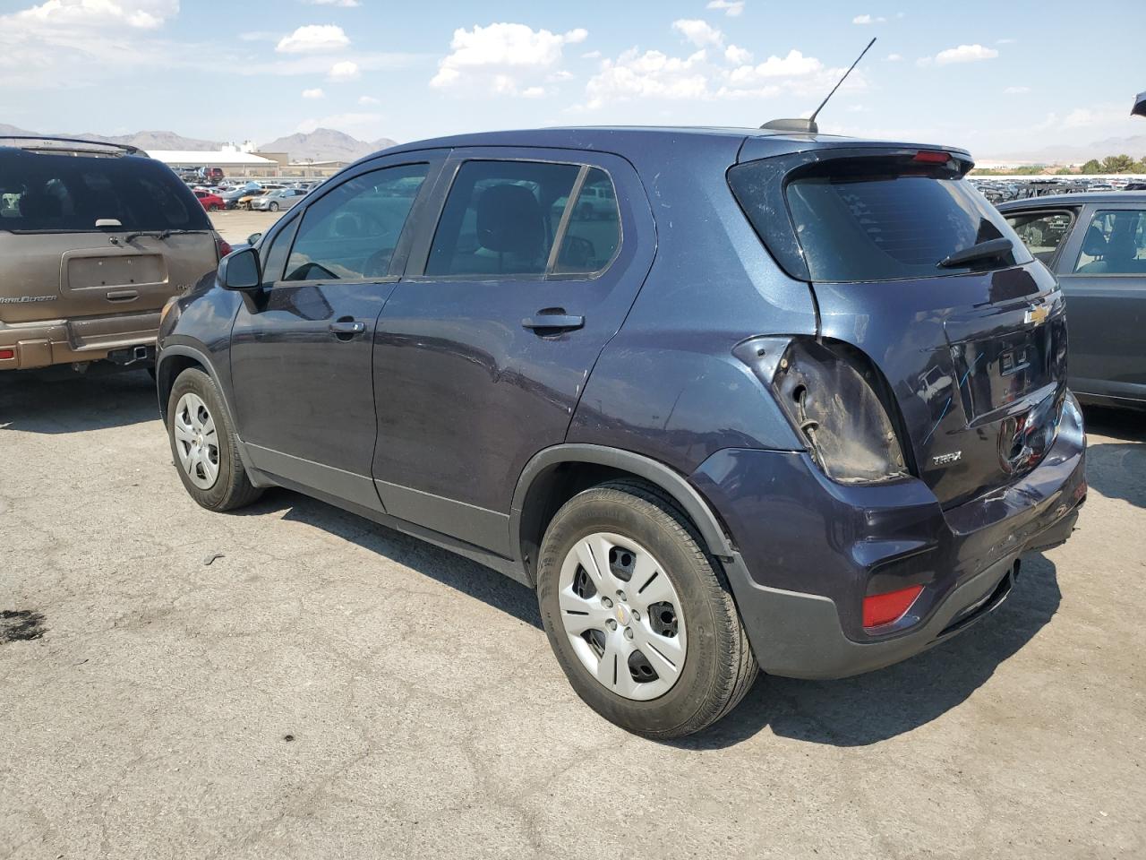 VIN 3GNCJKSB6KL159199 2019 CHEVROLET TRAX no.2