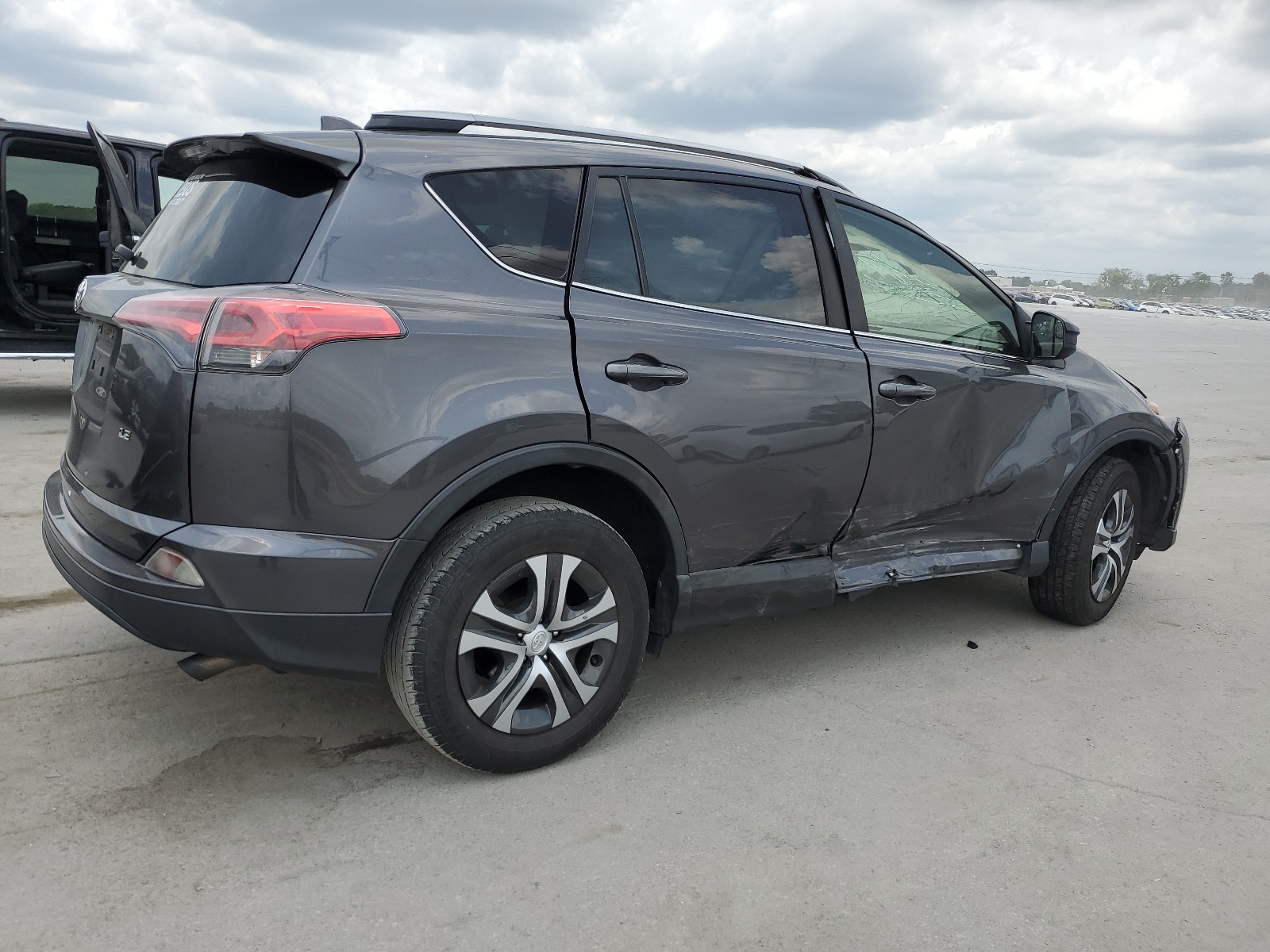 JTMZFREV2HJ131922 2017 Toyota Rav4 Le