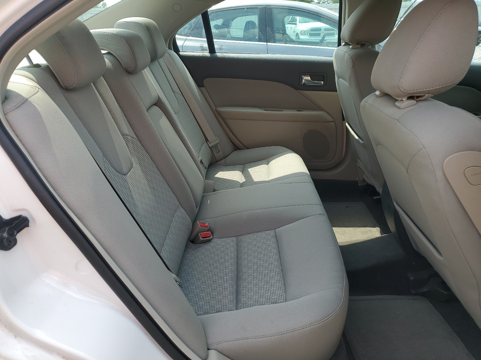 3FAHP0HA1AR218144 2010 Ford Fusion Se