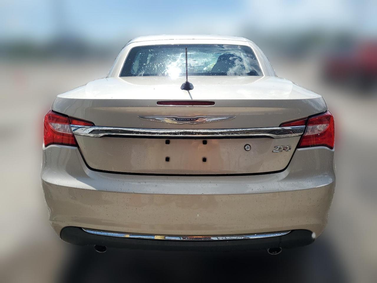 2014 Chrysler 200 Limited VIN: 1C3BCBFG2EN135110 Lot: 63234054