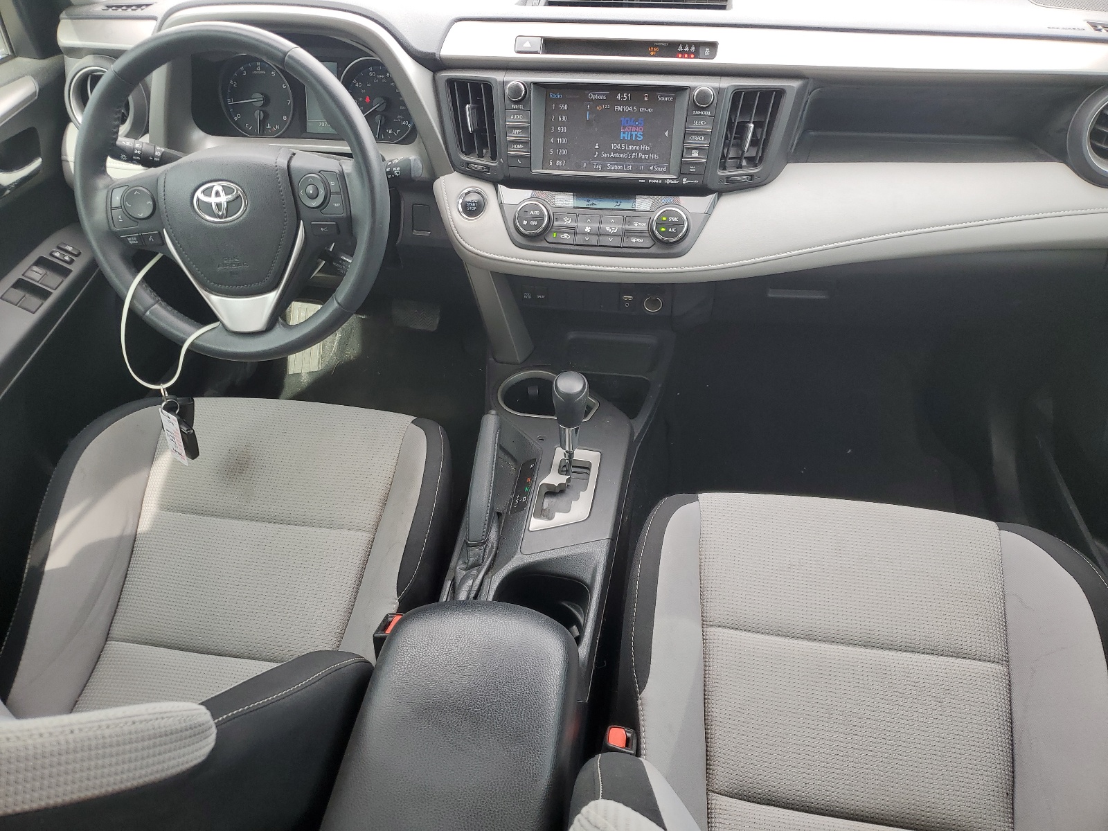 2T3WFREV6HW404901 2017 Toyota Rav4 Xle