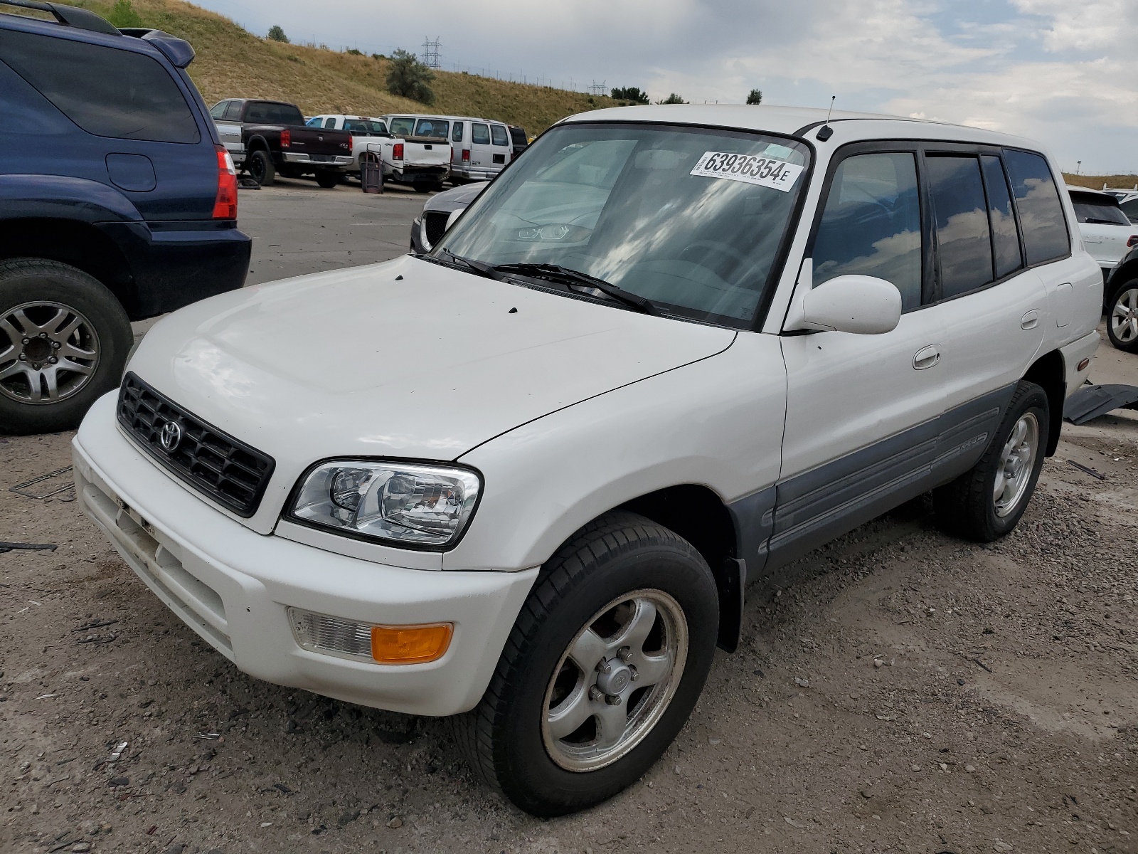 JT3GP10V4X7055102 1999 Toyota Rav4