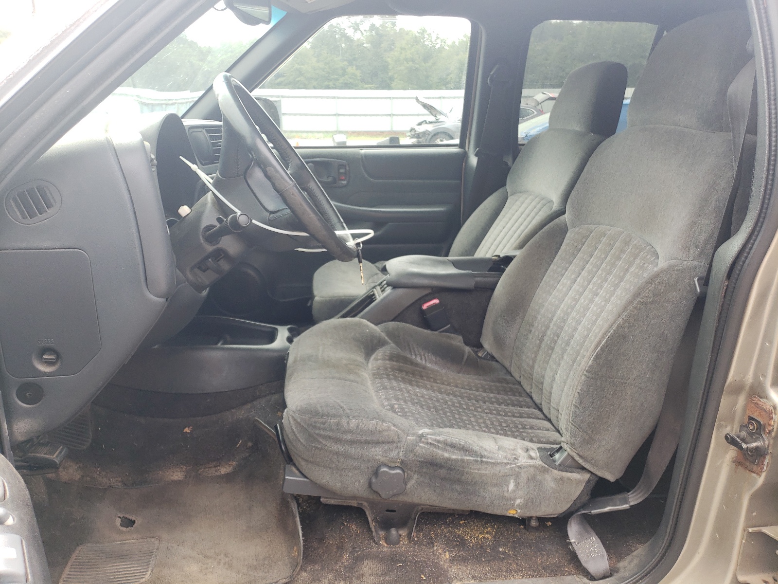 1GNCS13W42K146901 2002 Chevrolet Blazer