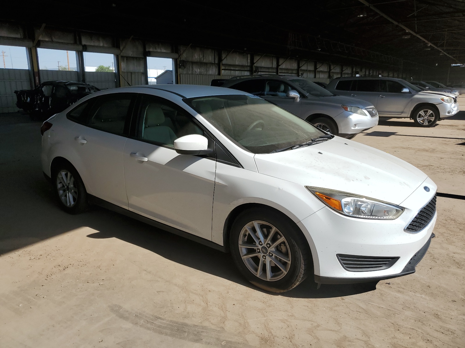 2018 Ford Focus Se vin: 1FADP3F20JL273310