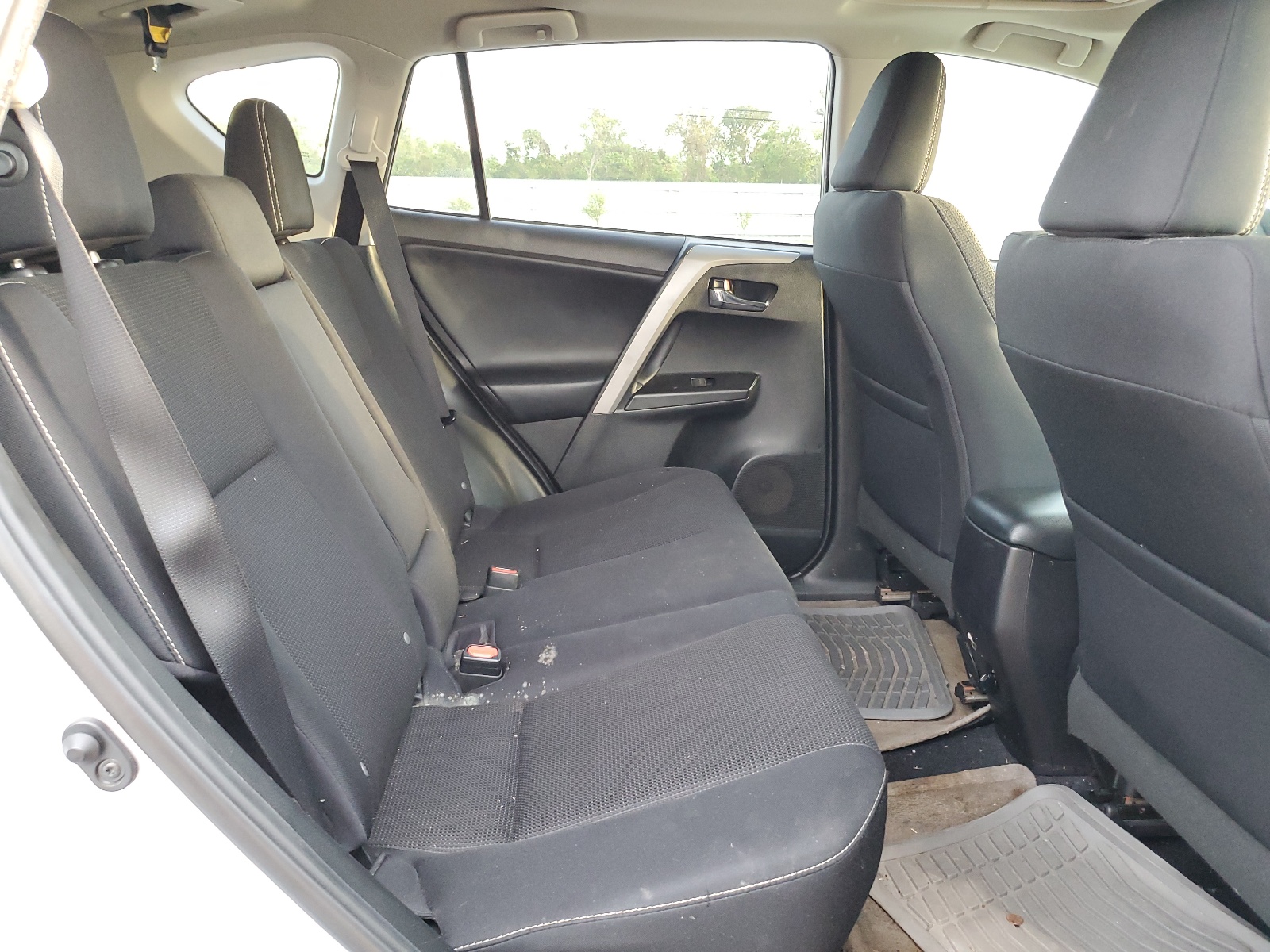 2T3WFREV9HW364068 2017 Toyota Rav4 Xle