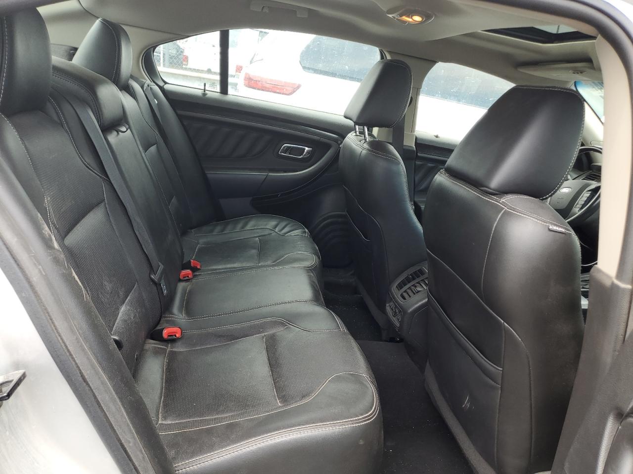 2011 Ford Taurus - Image 10