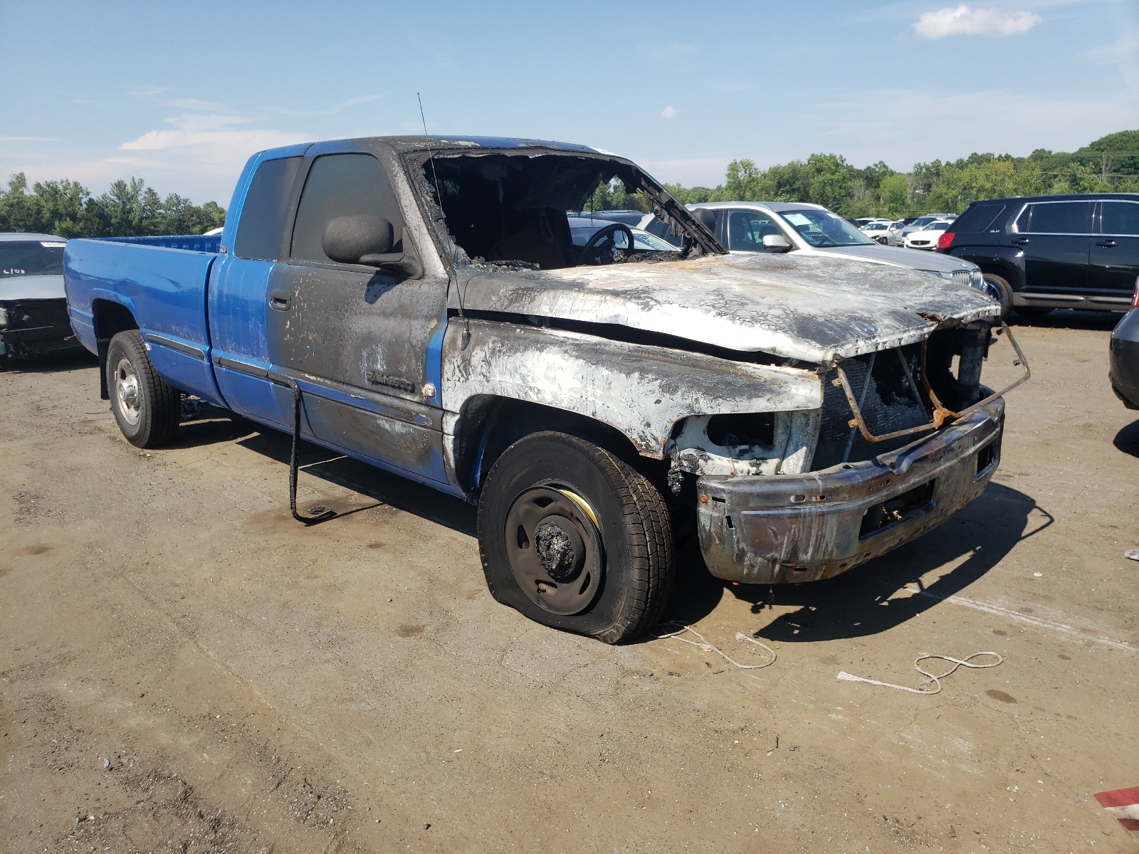 3B7KC23W7XG140869 1999 Dodge Ram 2500