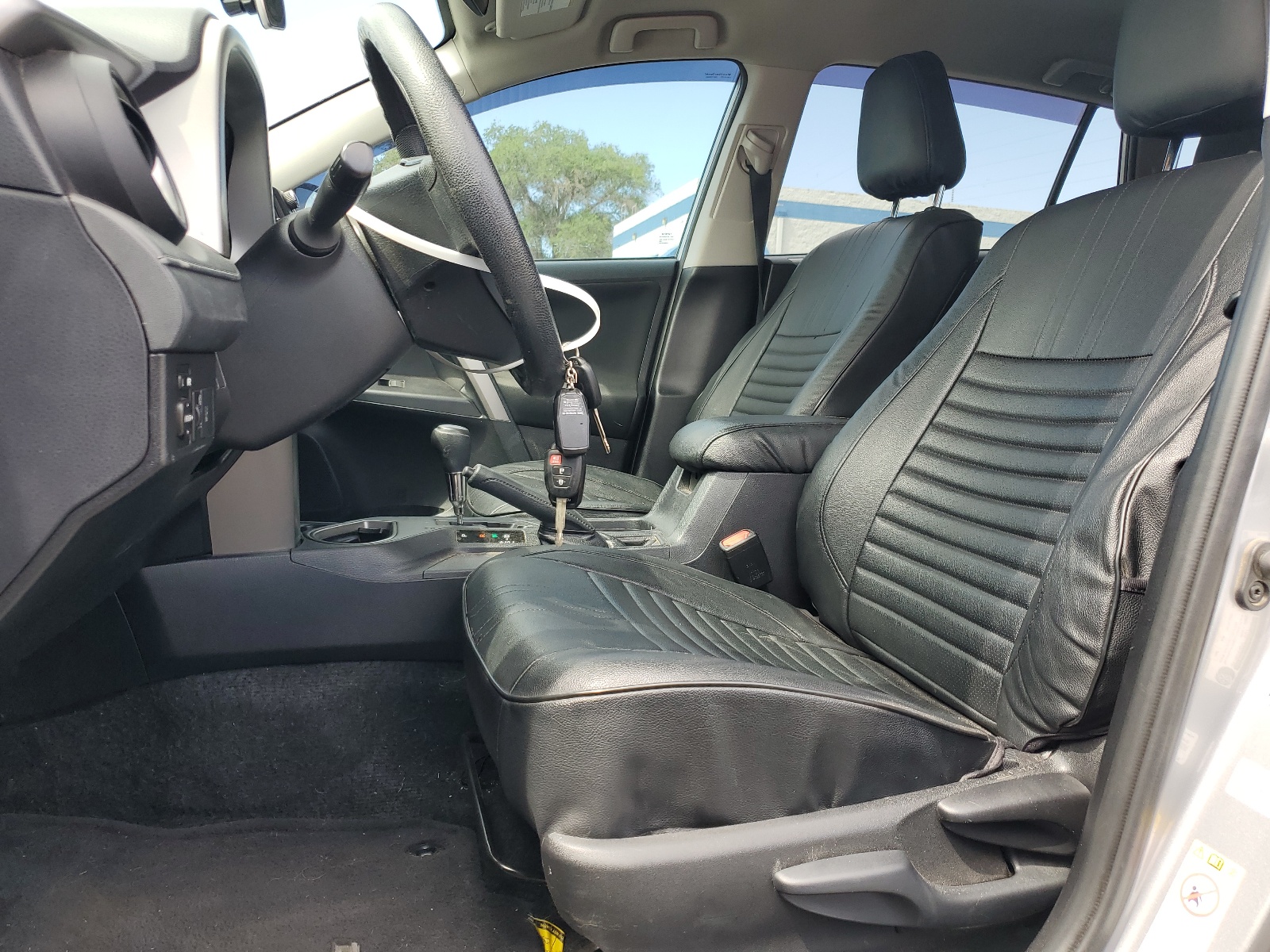 2T3ZFREV3HW395068 2017 Toyota Rav4 Le