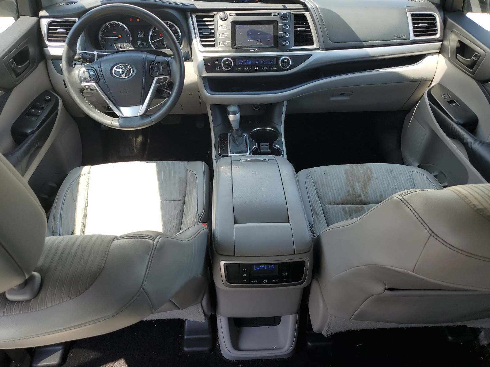 5TDBKRFH8ES068099 2014 Toyota Highlander Le