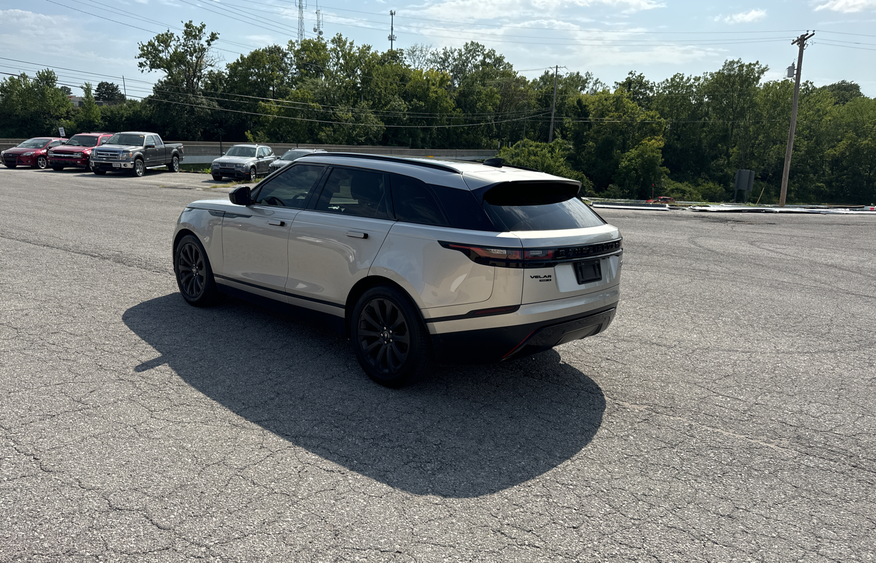 2019 Land Rover Range Rover Velar S vin: SALYB2FV8KA220715